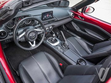 Mazda MX-5 (2021) Inside