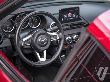 Mazda MX-5 (2021) Inside