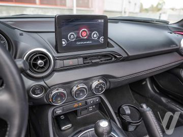 Mazda MX-5 (2021) Inside