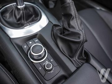Mazda MX-5 (2021) Inside