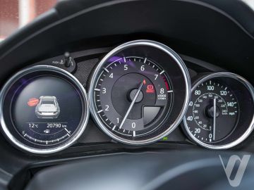 Mazda MX-5 (2021) Inside
