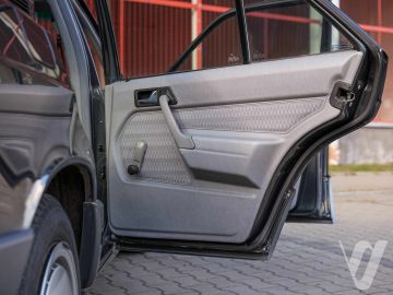 Mercedes-Benz W201 (1992) Wnętrze