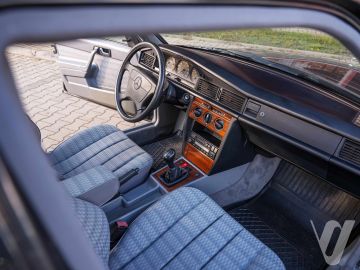 Mercedes-Benz W201 (1992) Wnętrze