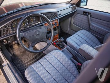 Mercedes-Benz W201 (1992) Wnętrze