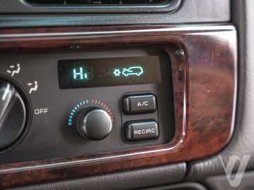 Jeep Grand Cherokee (1996) Inside
