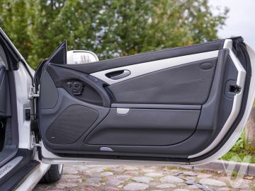 Mercedes-Benz SL (2005) Inside