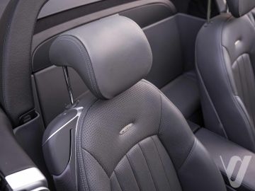 Mercedes-Benz SL (2005) Inside