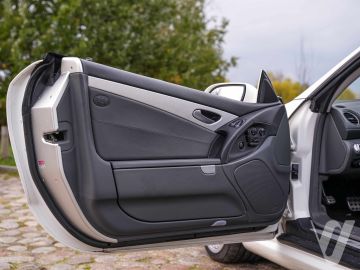 Mercedes-Benz SL (2005) Inside