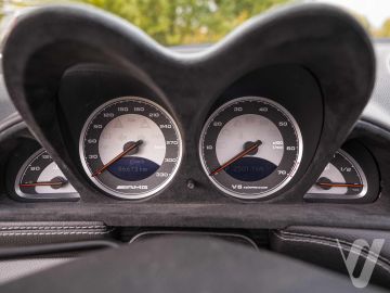 Mercedes-Benz SL (2005) Inside