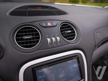 Mercedes-Benz SL (2005) Inside
