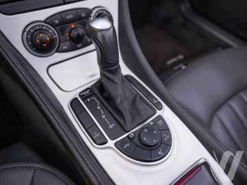 Mercedes-Benz SL (2005) Inside