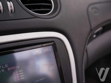Mercedes-Benz SL (2005) Inside