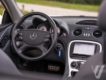 Mercedes-Benz SL (2005) Inside