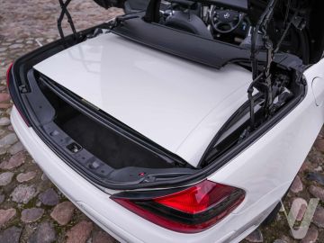 Mercedes-Benz SL (2005) Details