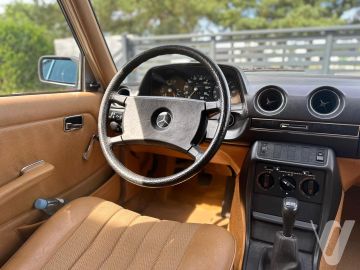 Mercedes-Benz W123 (1982) Wnętrze