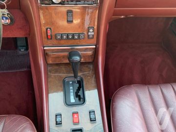 Mercedes-Benz SL (1989) Inside