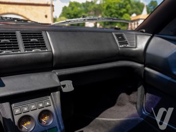Ferrari 348 (1992) Wnętrze