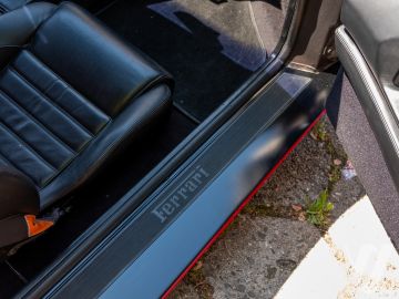 Ferrari 348 (1992) Wnętrze