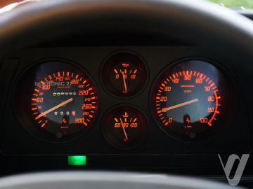 Ferrari 348 (1992) Wnętrze