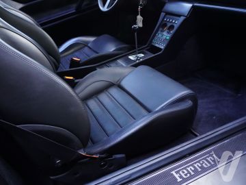 Ferrari 348 (1992) Wnętrze
