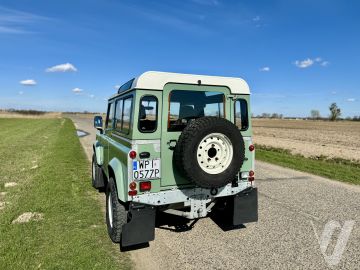 Land Rover Defender (1999) Zdjęcia z zewnątrz