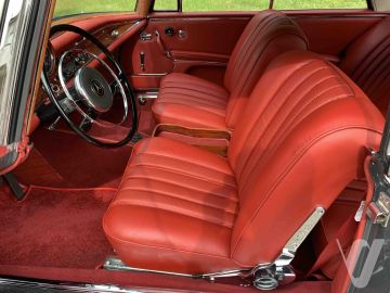 Mercedes-Benz W111 220 SEb (1963) Wnętrze
