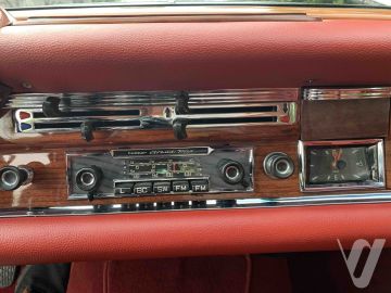 Mercedes-Benz W111 220 SEb (1963) Wnętrze