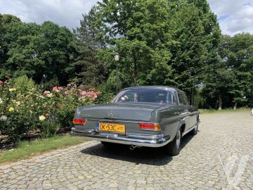 Mercedes-Benz W111 220 SEb (1963) Zdjęcia z zewnątrz