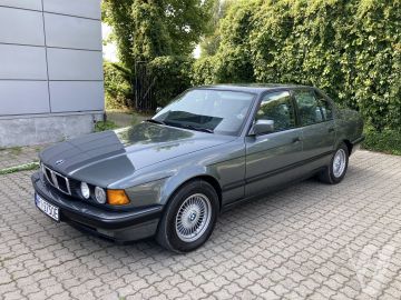 BMW Seria 7 (1990) Zdjęcia z zewnątrz