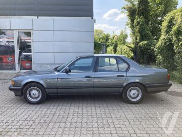 BMW Seria 7 (1990) Zdjęcia z zewnątrz