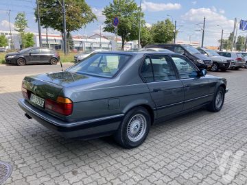 BMW Seria 7 (1990) Zdjęcia z zewnątrz