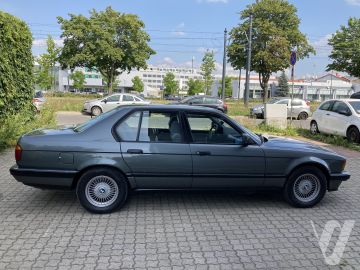 BMW Seria 7 (1990) Zdjęcia z zewnątrz