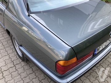 BMW Seria 7 (1990) Zdjęcia z zewnątrz