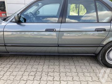 BMW Seria 7 (1990) Zdjęcia z zewnątrz