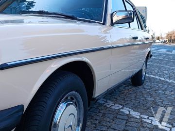Mercedes-Benz W123 (1981) Zdjęcia z zewnątrz