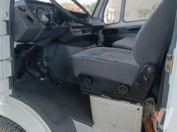 Mercedes-Benz 310D T1 (1994) Wnętrze