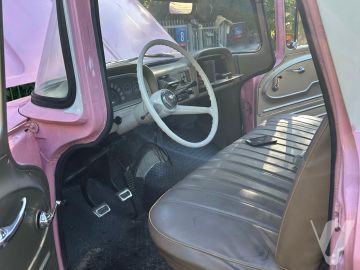 Chevrolet Apache (1963) Inside