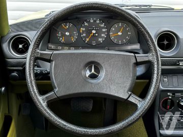 Mercedes-Benz W123 (1980) Wnętrze