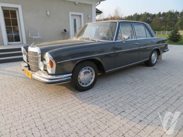 Mercedes-Benz 280SE (1969) Outside
