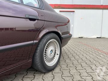 BMW Seria 5 (1992) Zdjęcia z zewnątrz