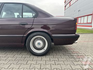 BMW Seria 5 (1992) Zdjęcia z zewnątrz