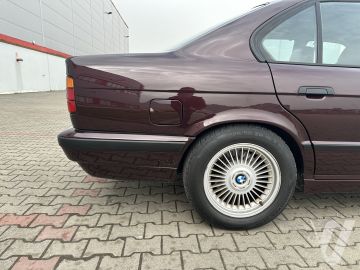 BMW Seria 5 (1992) Zdjęcia z zewnątrz