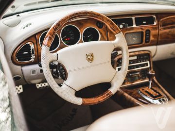 Jaguar XKR (2005) Wnętrze