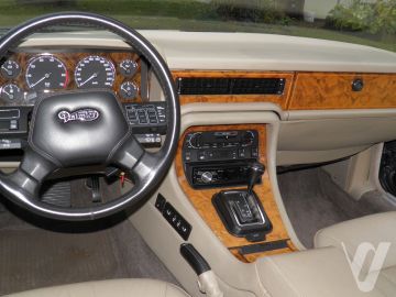 Daimler XJ (1992) Wnętrze