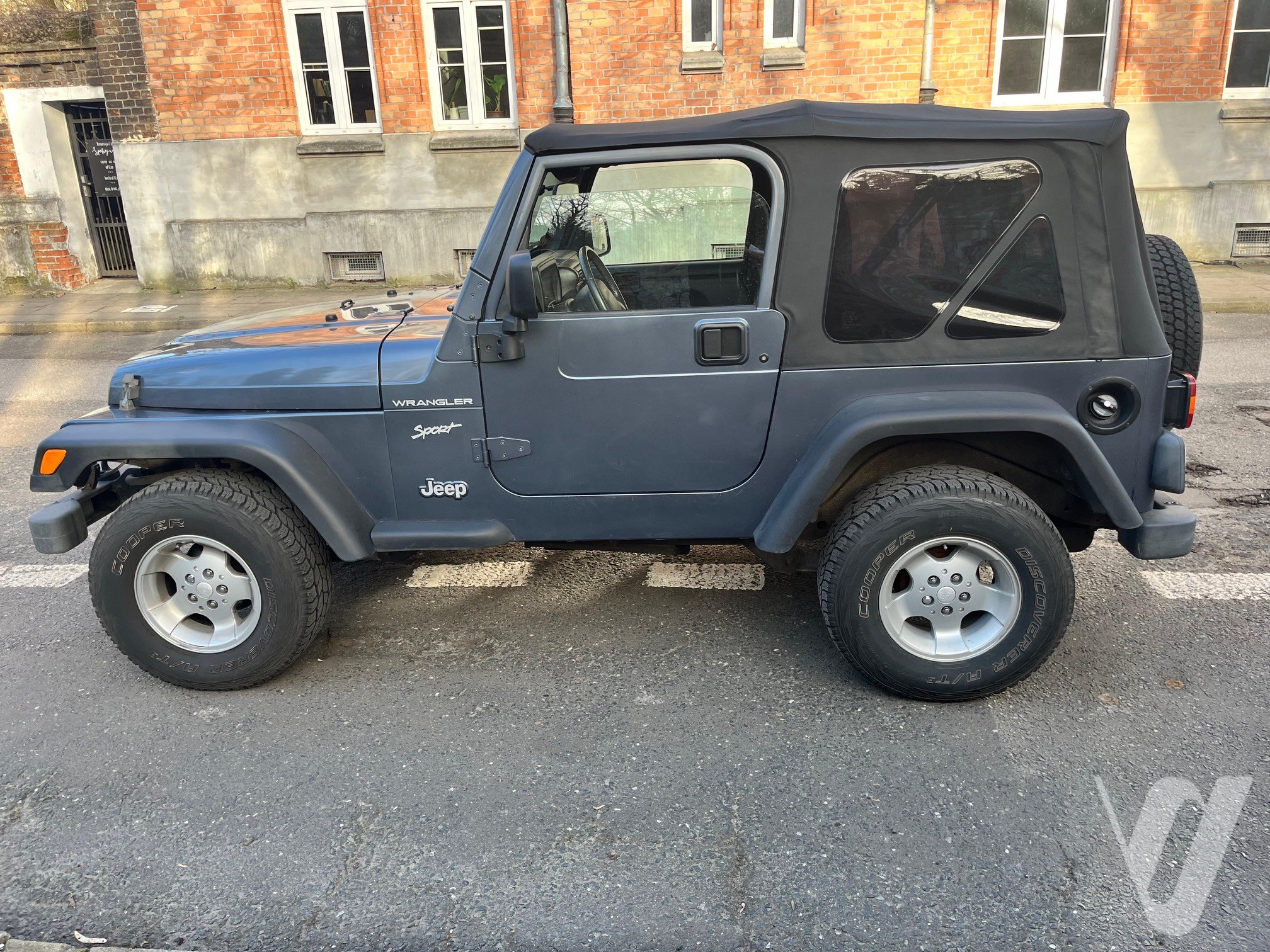 Główne zdjęcie Jeep Wrangler (2001)