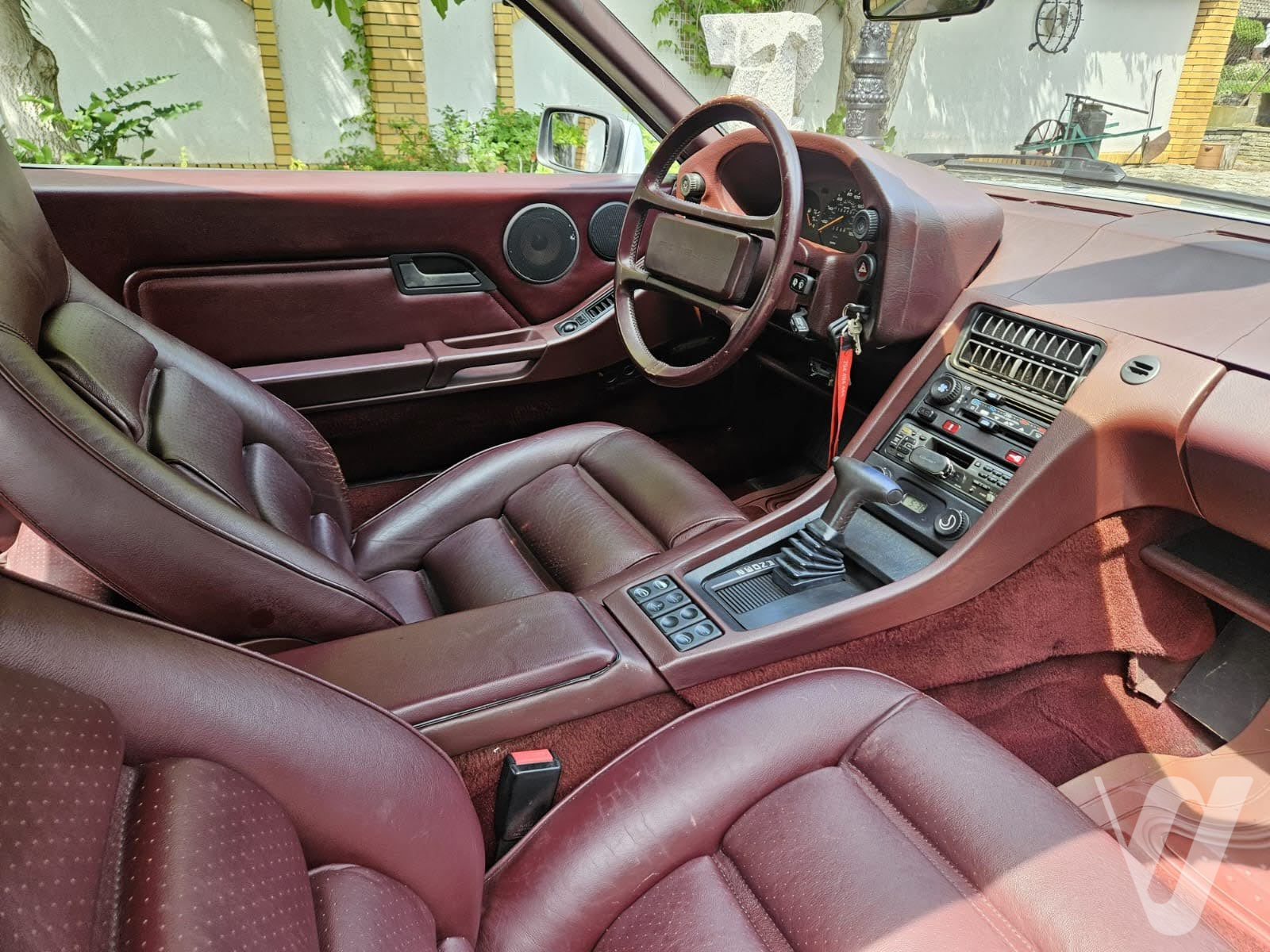 Porsche 928 (1986) main image