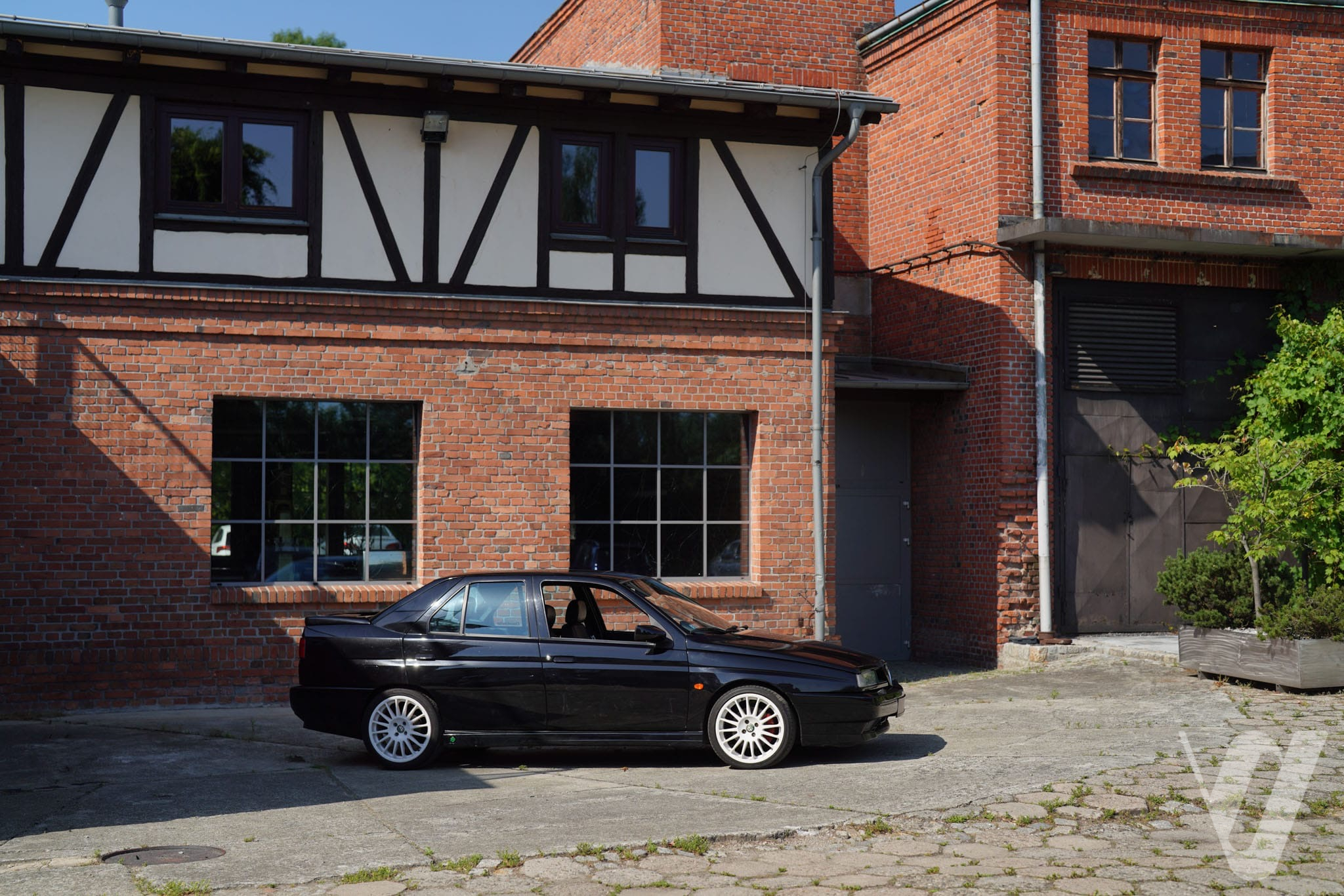 Alfa Romeo 155 (1996) main image