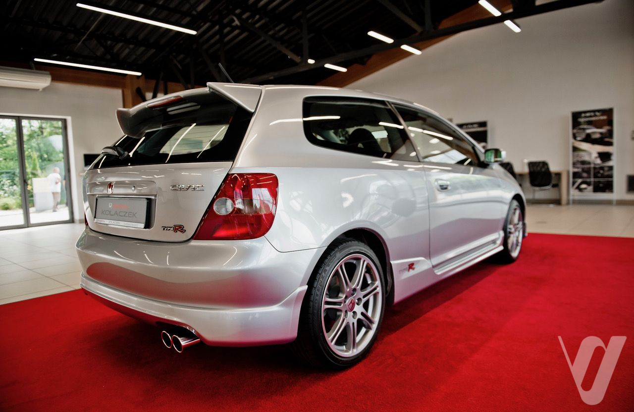 Honda Civic (2004) main image