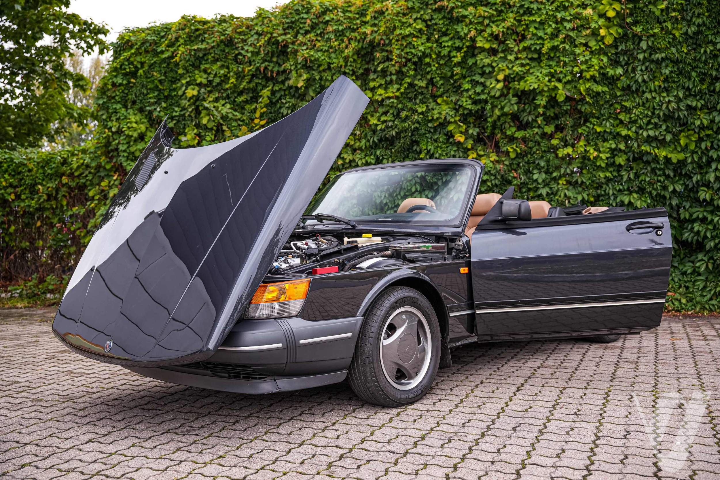 Główne zdjęcie Saab 900 (1995)