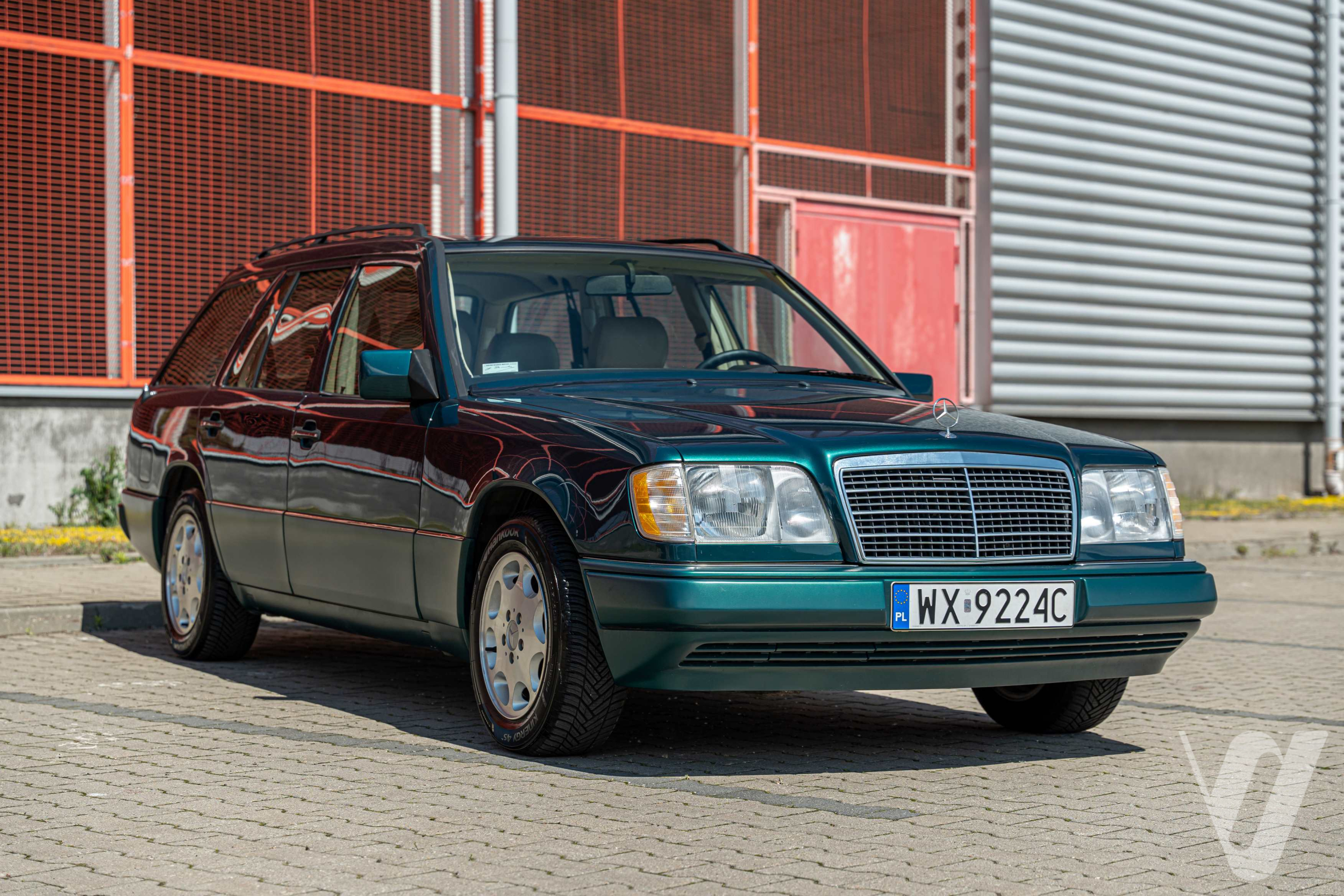 Mercedes-Benz W124 (1995) main image